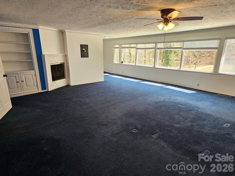 34 Landfair Ln, Hendersonville, NC 28792