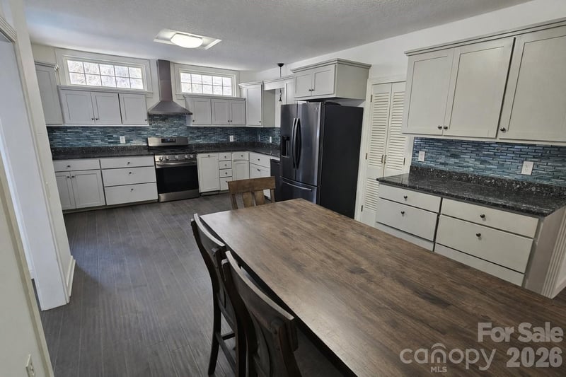 34 Landfair Ln, Hendersonville, NC 28792