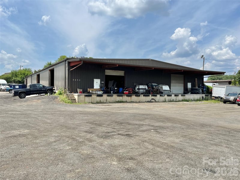 3251 Robinson Cir, Charlotte, NC 28206