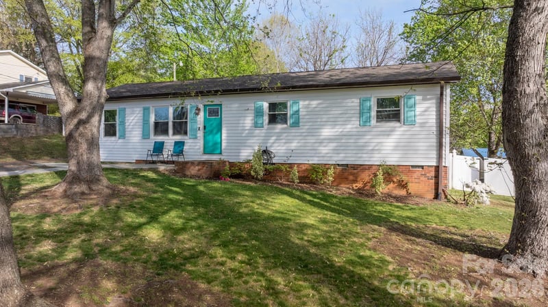 19 Claridge Ct, Newton, NC 28658