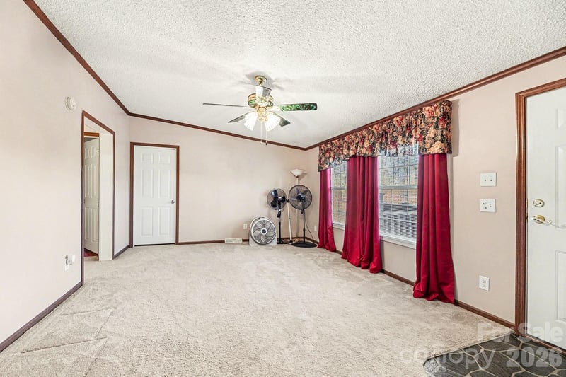 1115 Cross Creek Dr, Walnut Cove, NC 27052