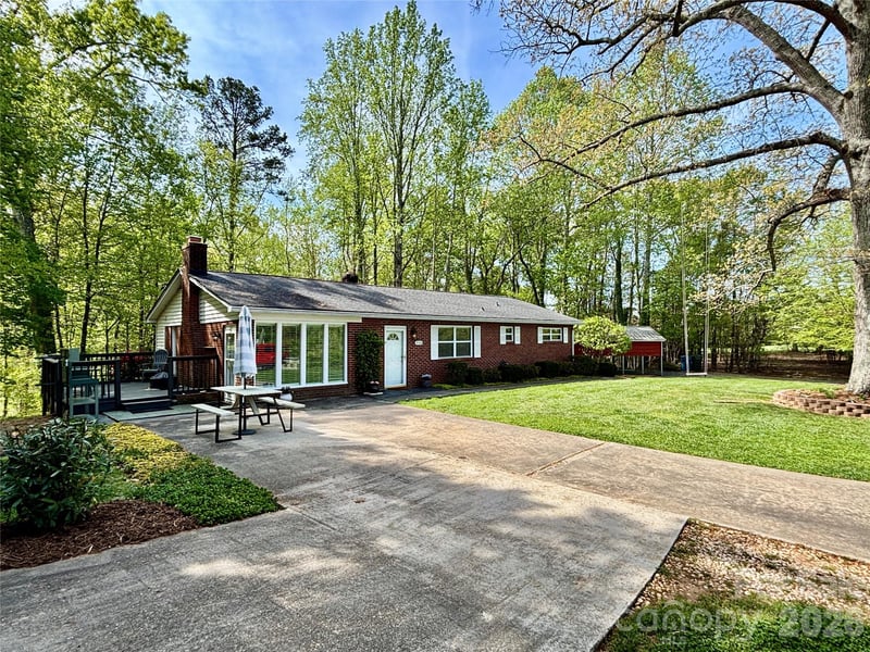 2730 4th Street Pl, Hickory, NC 28601