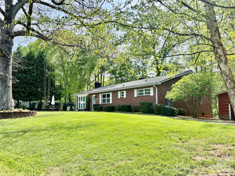 2730 4th Street Pl, Hickory, NC 28601