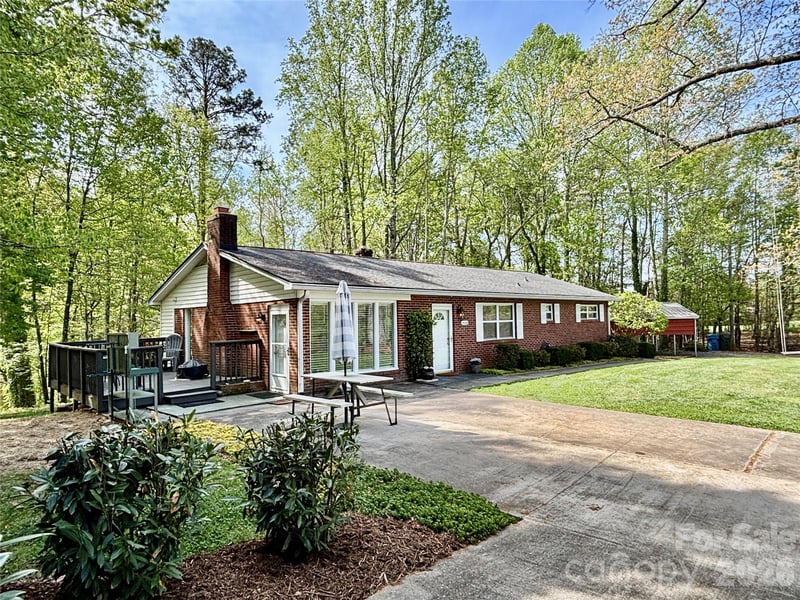2730 4th Street Pl, Hickory, NC 28601