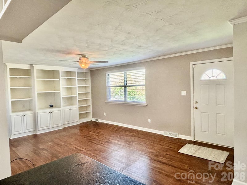 2730 4th Street Pl, Hickory, NC 28601
