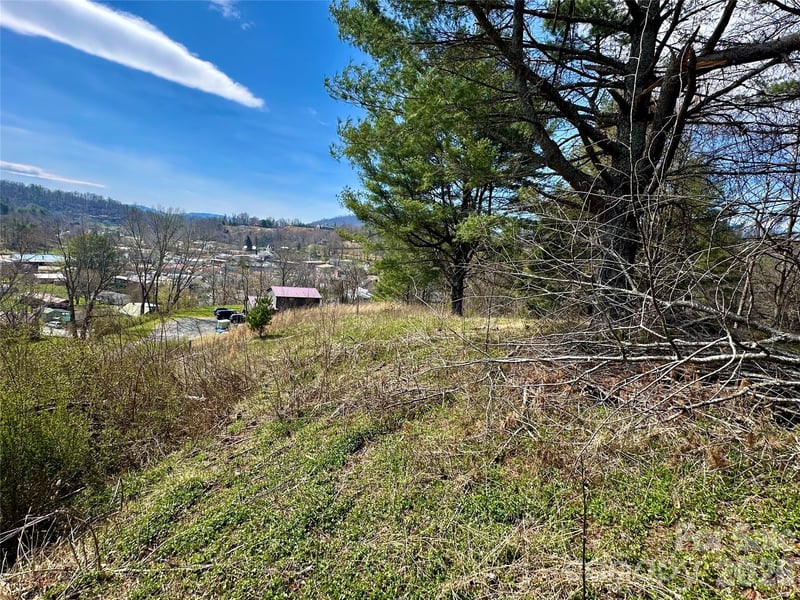 000 Mitchell Ave, Bakersville, NC 28705