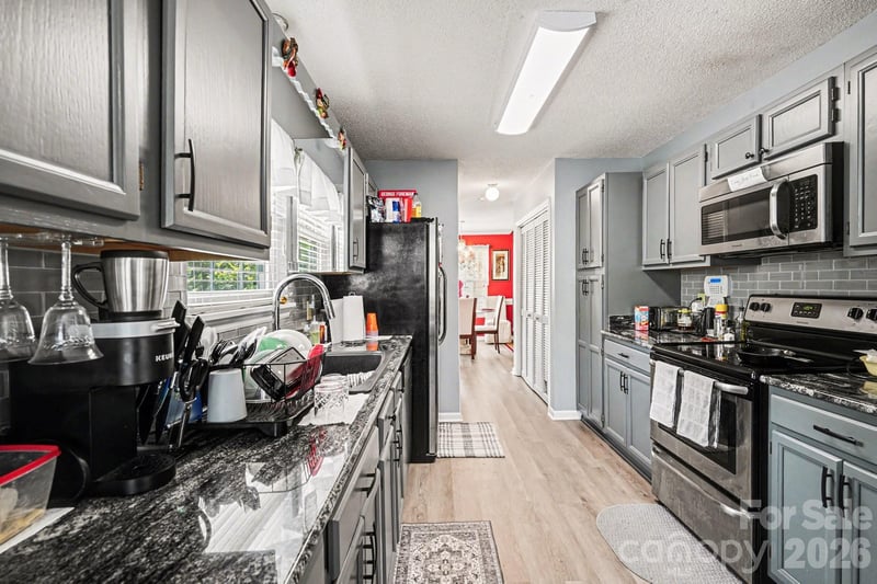 5813 Amity Springs Dr, Charlotte, NC 28212