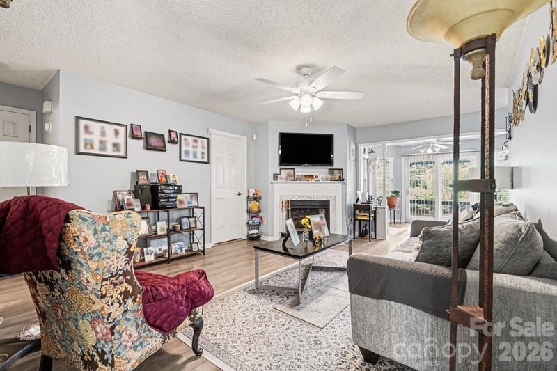 5813 Amity Springs Dr, Charlotte, NC 28212