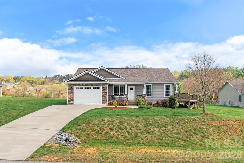 223 River Breeze Ln, Etowah, NC 28729