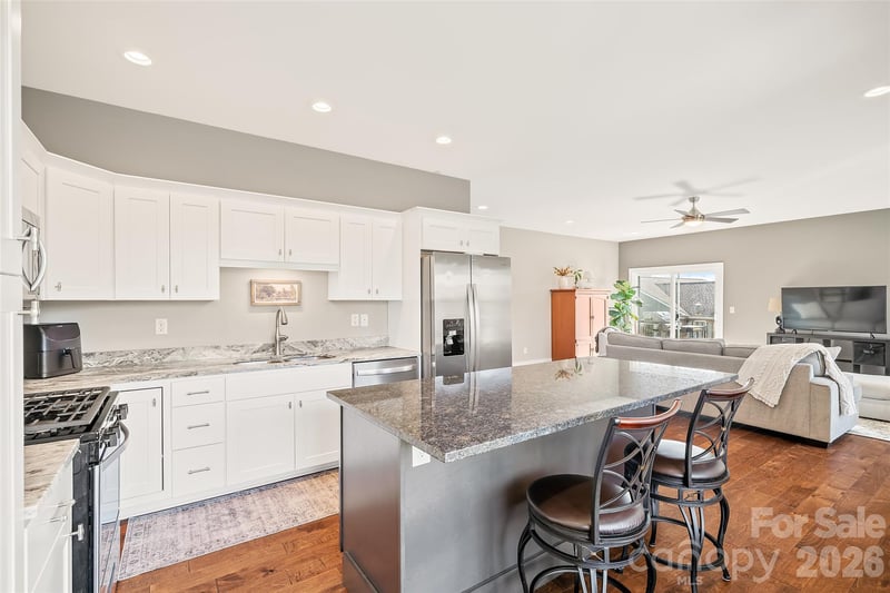 223 River Breeze Ln, Etowah, NC 28729