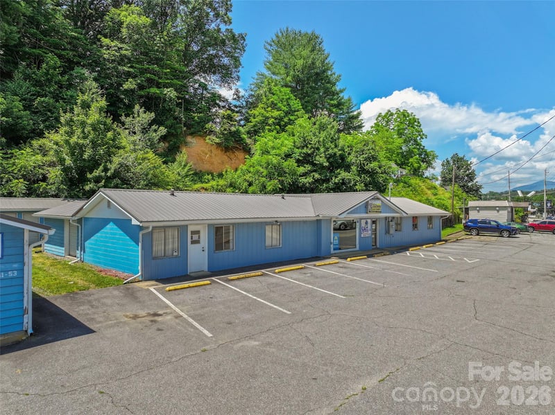 8275 Carolina Blvd, Clyde, NC 28721