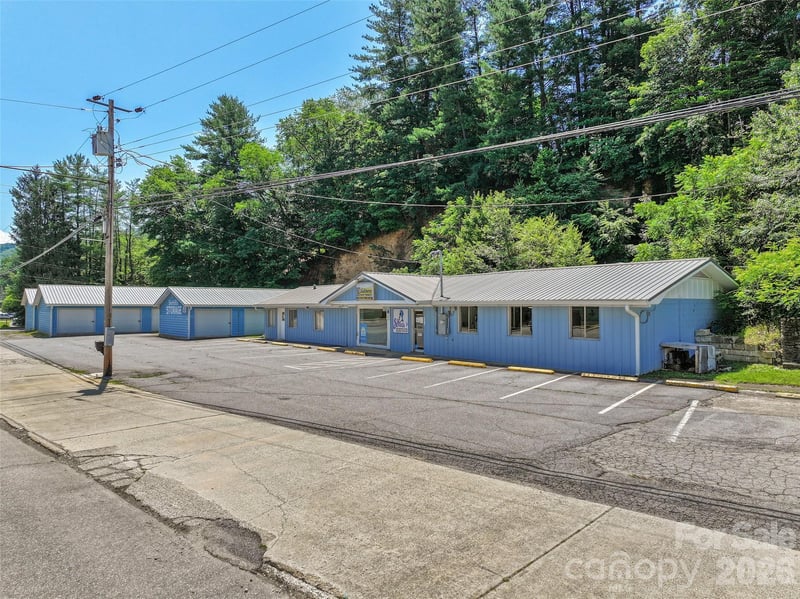 8275 Carolina Blvd, Clyde, NC 28721