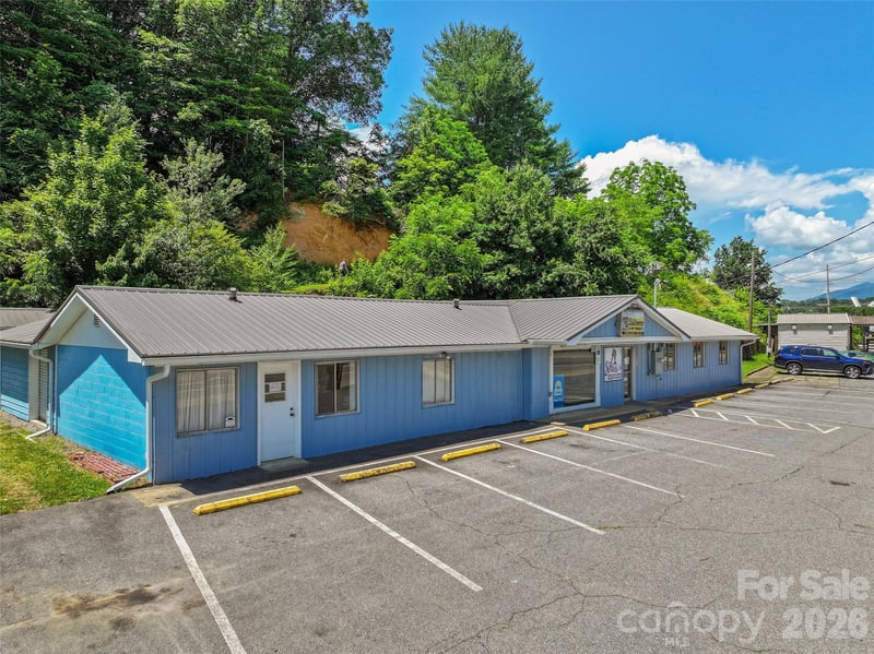 8275 Carolina Blvd, Clyde, NC 28721
