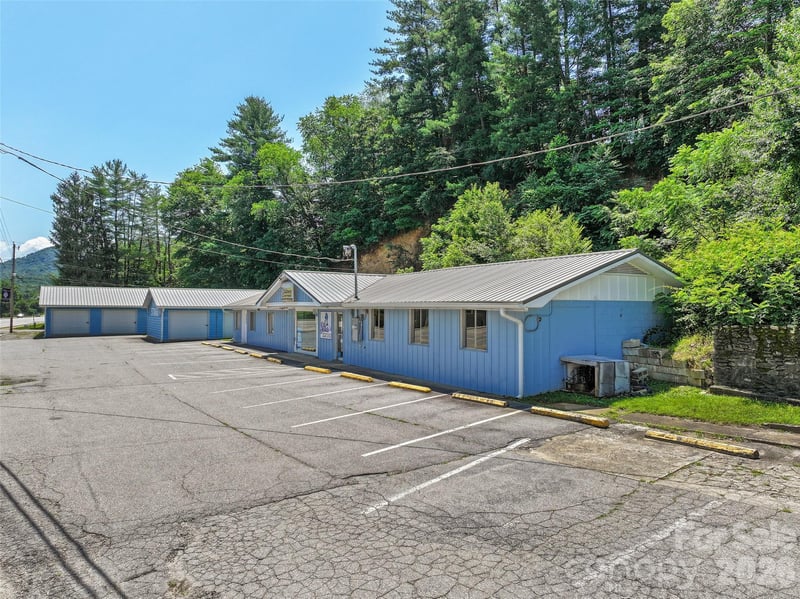 8275 Carolina Blvd, Clyde, NC 28721