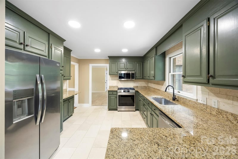 813 Rothmoor Dr, Concord, NC 28025