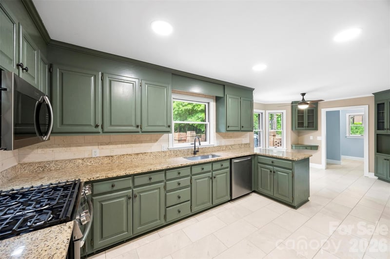 813 Rothmoor Dr, Concord, NC 28025