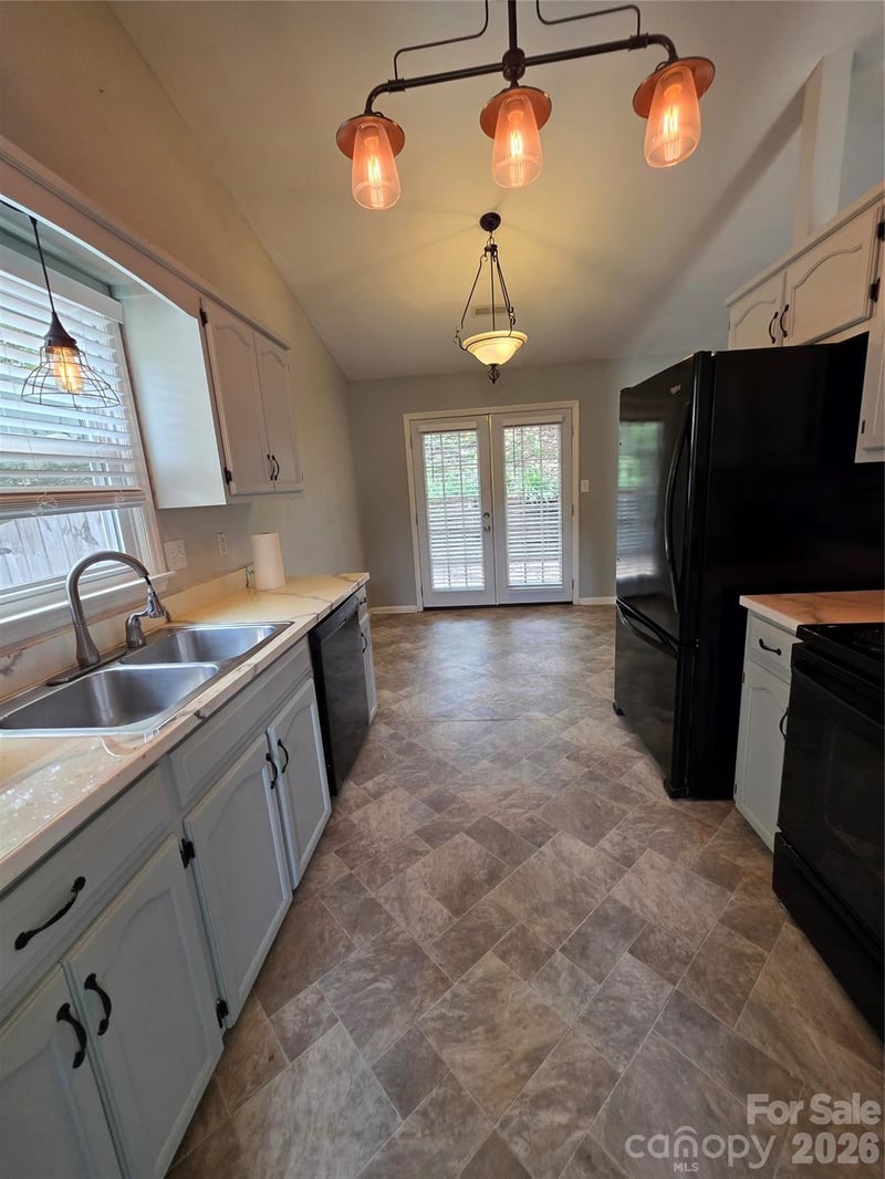 221 Auten Cir, Mount Holly, NC 28120