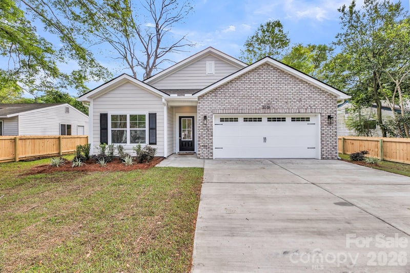 2807 17th Street Ct, Hickory, NC 28601