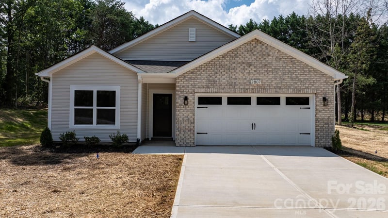 2807 17th Street Ct NE, Hickory, NC 28601