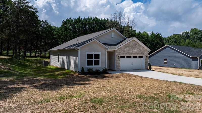 2807 17th Street Ct NE, Hickory, NC 28601