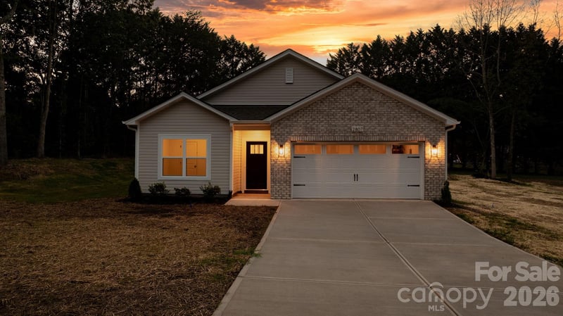 2807 17th Street Ct NE, Hickory, NC 28601
