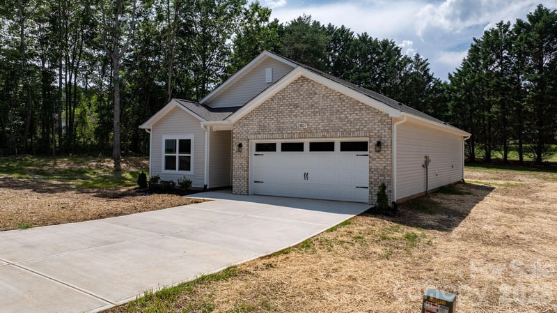 2807 17th Street Ct NE, Hickory, NC 28601