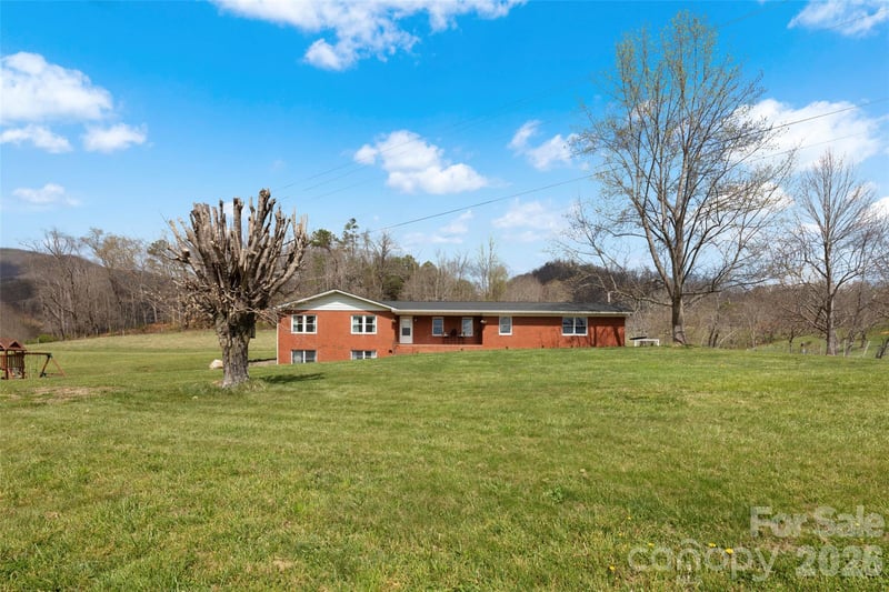 17 Boyd Cove Rd, Leicester, NC 28748