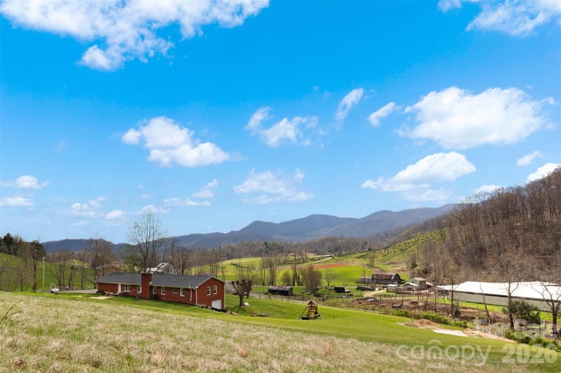17 Boyd Cove Rd, Leicester, NC 28748