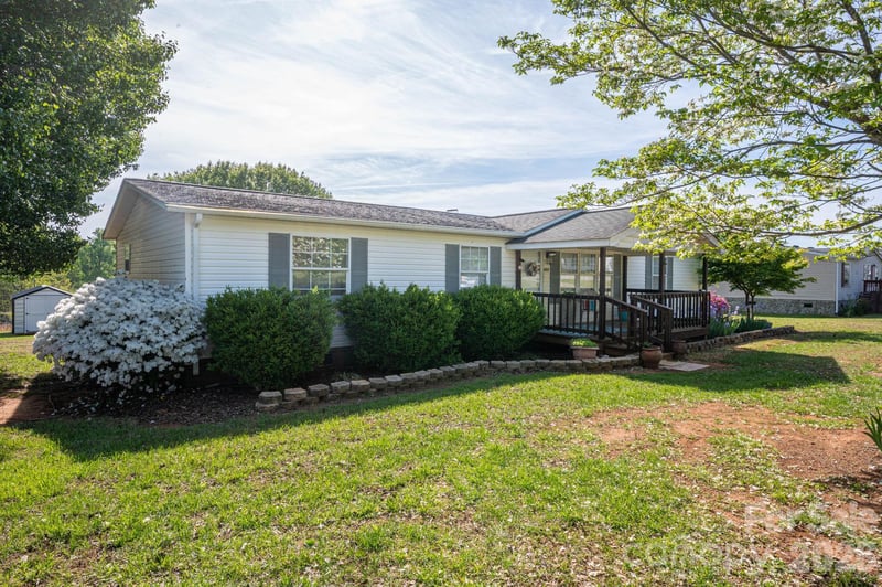 402 Wilson Dr, Lawndale, NC 28090