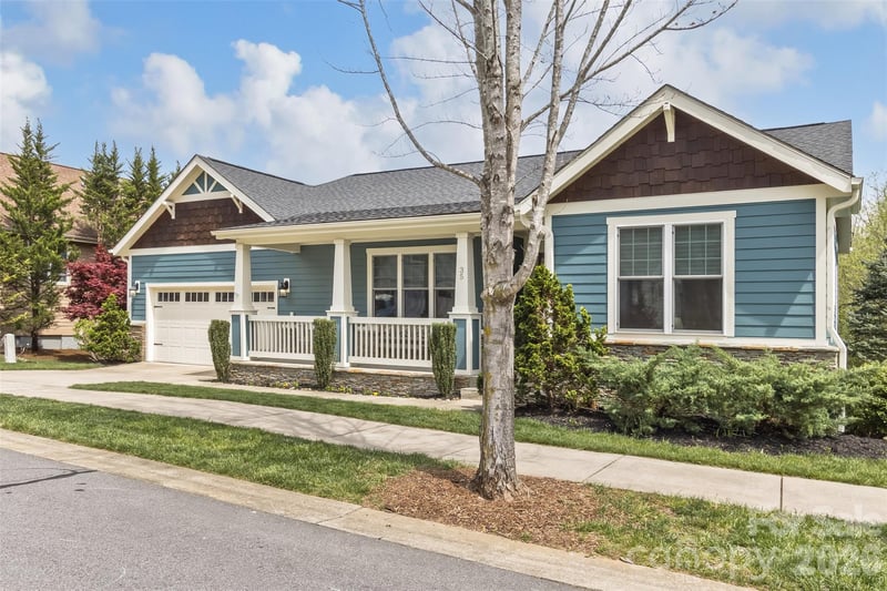 35 Pinebrook Club Dr, Asheville, NC 28804
