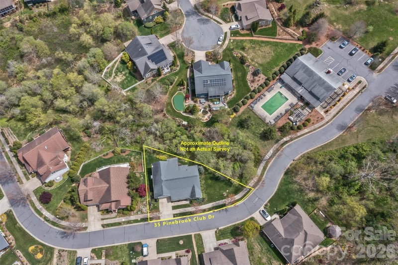 35 Pinebrook Club Dr, Asheville, NC 28804