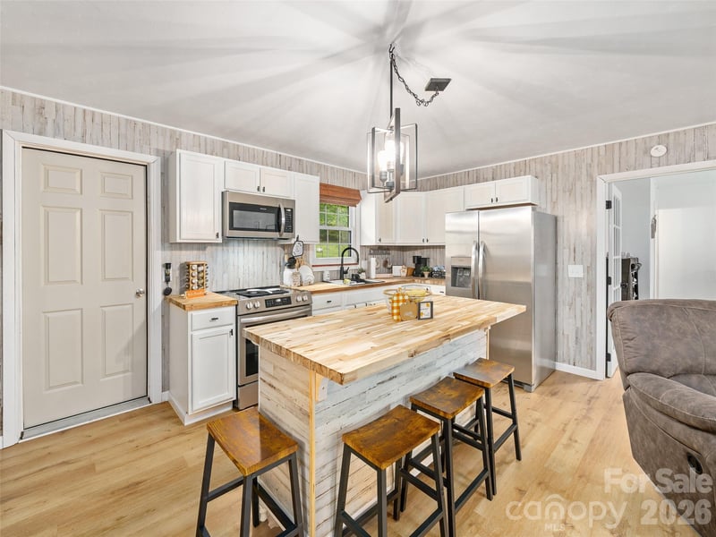 1030 Hughes Gap Rd, Bakersville, NC 28705