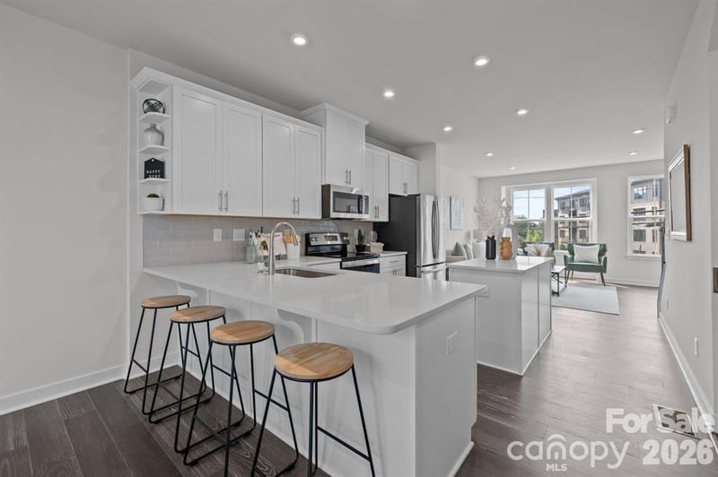 3737 Tryon St, Charlotte, NC 28217