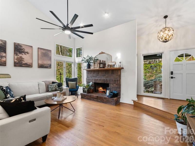 26 Autumn Ridge Ln, Asheville, NC 28803