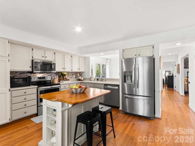 26 Autumn Ridge Ln, Asheville, NC 28803