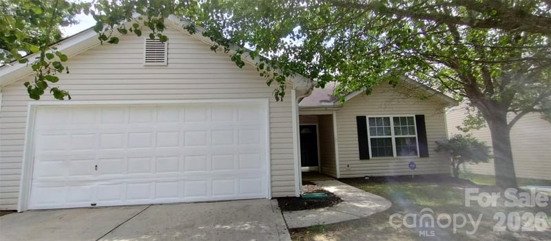 1404 Jordans Pond Ln, Charlotte, NC 28214