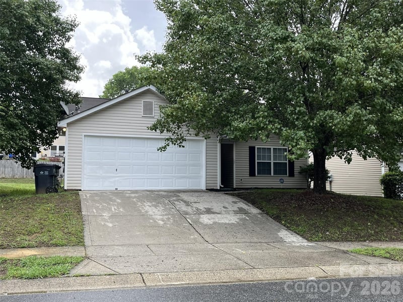 1404 Jordans Pond Ln, Charlotte, NC 28214
