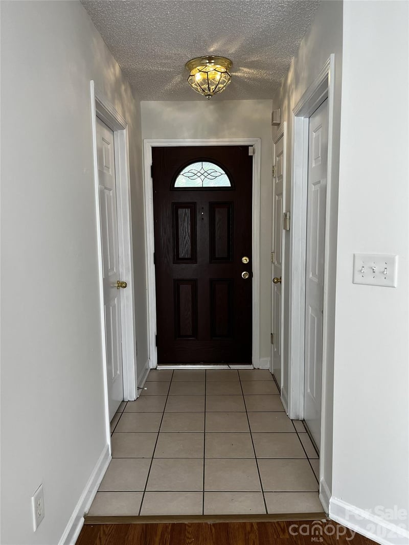 1404 Jordans Pond Ln, Charlotte, NC 28214