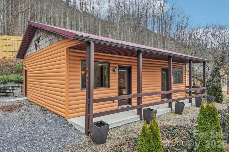 955 Soco Rd, Maggie Valley, NC 28751