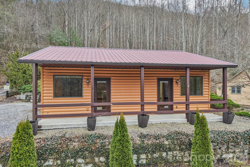 955 Soco Rd, Maggie Valley, NC 28751