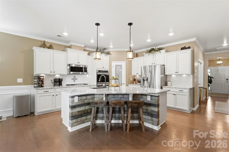 2404 Napa Valley Dr, Waxhaw, NC 28173