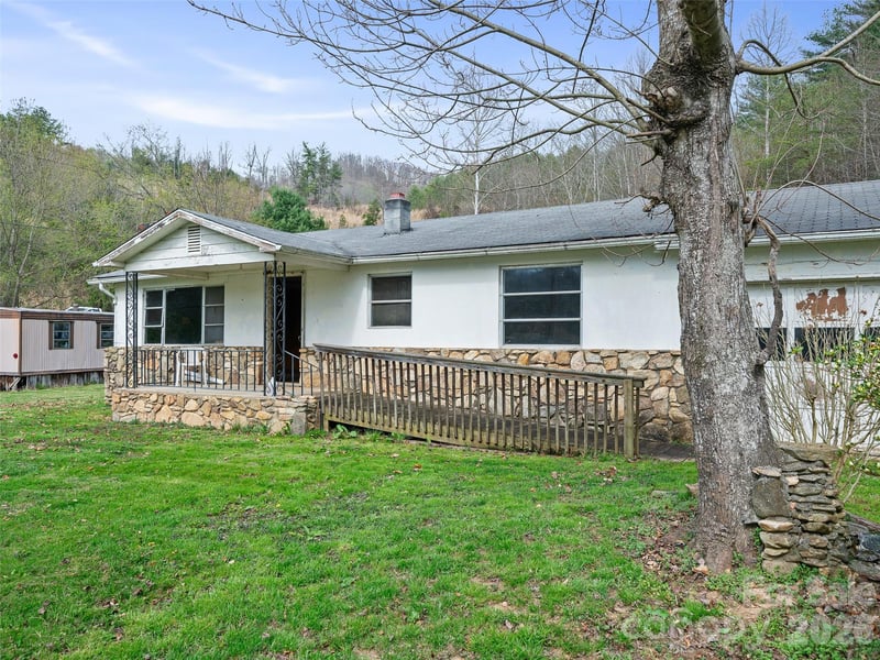 2432 Grapevine Rd, Marshall, NC 28753