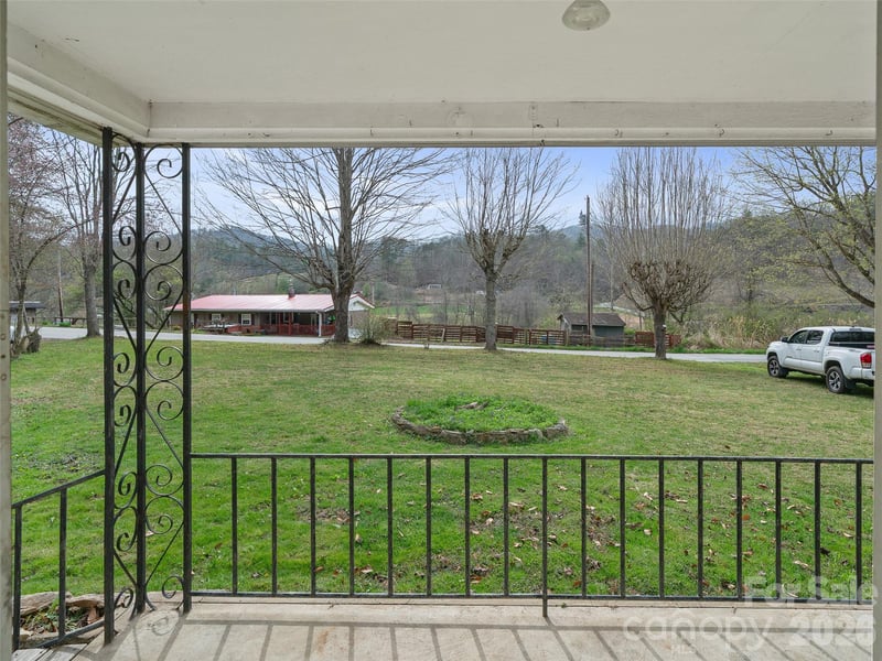 2432 Grapevine Rd, Marshall, NC 28753