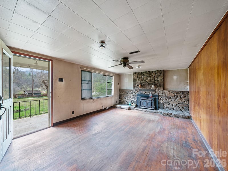 2432 Grapevine Rd, Marshall, NC 28753