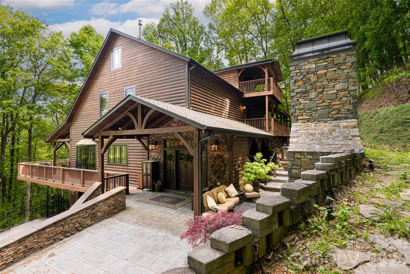 14 Walnut Dr, Mills River, NC 28759