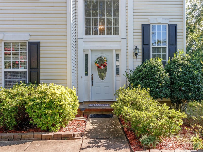 9901 Sweet Plum Dr, Charlotte, NC 28215