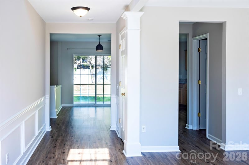 7519 Eurostar Dr, Charlotte, NC 28213