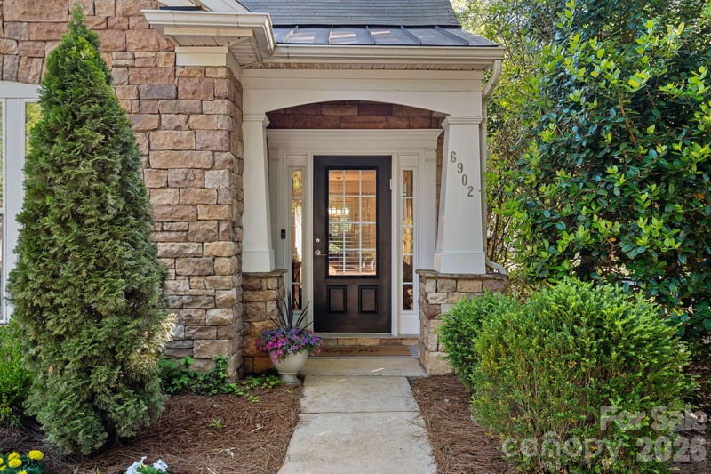 6902 Saranac Ln, Matthews, NC 28105