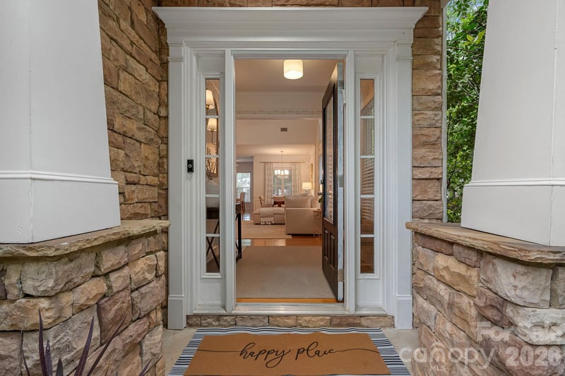 6902 Saranac Ln, Matthews, NC 28105
