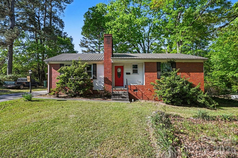 102 Azalea Rd, Lancaster, SC 29720